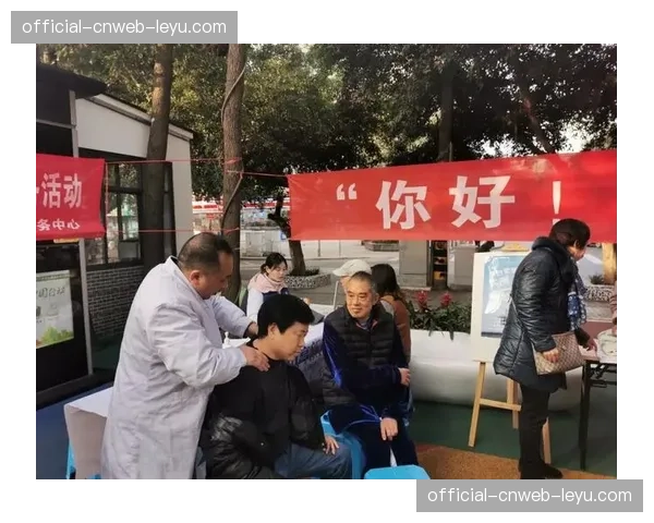 温情时刻：对手球员重伤倒地，双方队医联手紧急救治