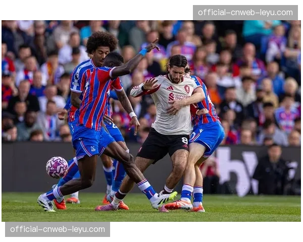 观点:面对密集赛程,部分英超球队的战术趋于保守与实用 观点:面对密集赛程,部分英超球队的战术趋于保守与实用